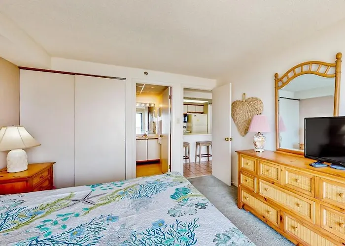 Sandy Square 305 *